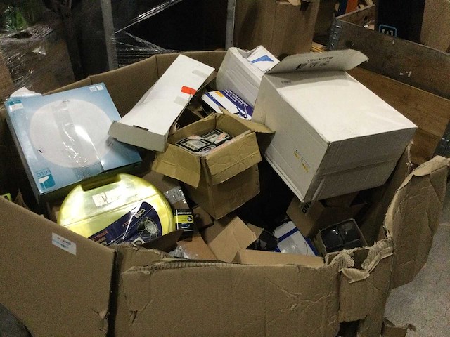 Pallet huishoudelijke- tuinartikelen - afbeelding 2 van  3