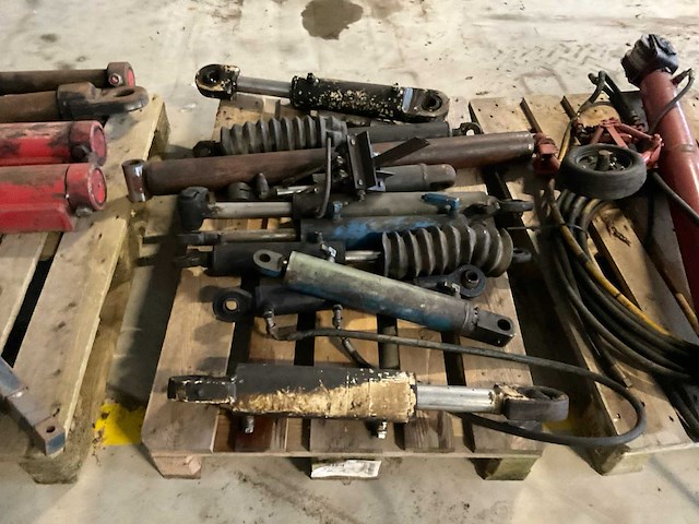 Pallet hydraulische cilinders en slangen (4x) - afbeelding 2 van  5