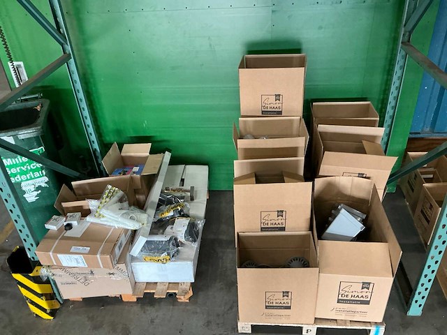 Pallet installatie materialen (2x) - afbeelding 1 van  10