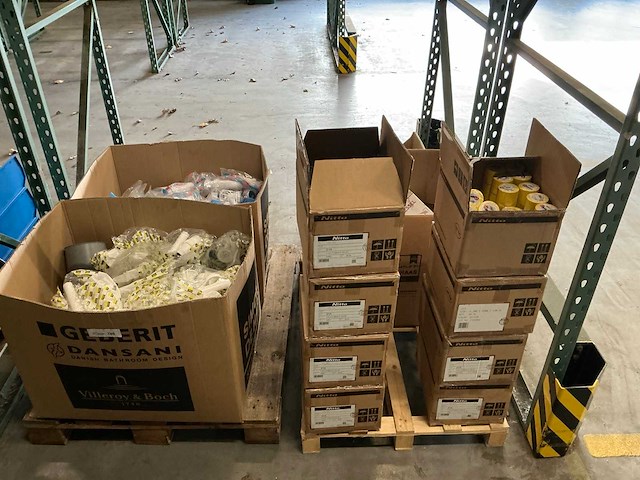 Pallet installatie materialen (2x) - afbeelding 1 van  9