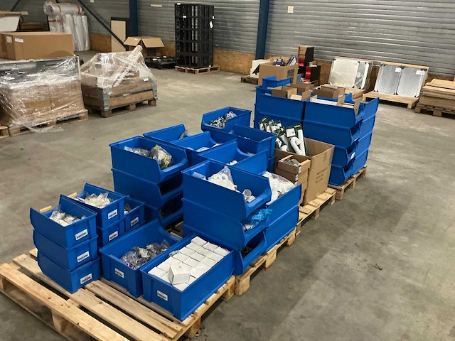 Pallet installatie materialen (4x) - afbeelding 1 van  9