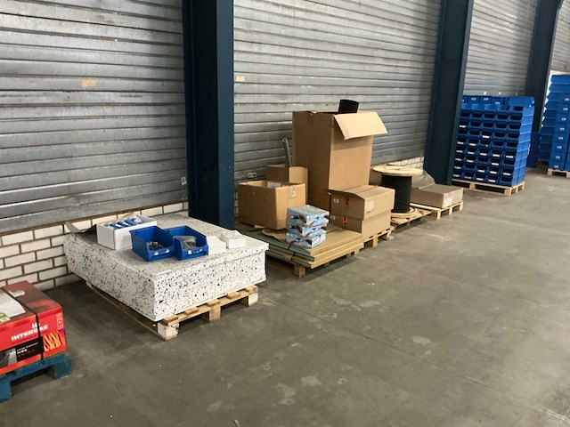 Pallet installatie materialen (6x) - afbeelding 1 van  13