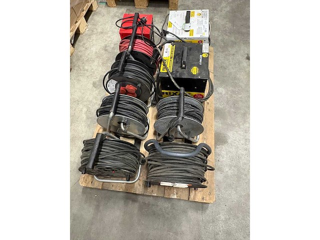 Pallet kabelhaspels en kachels - afbeelding 4 van  5