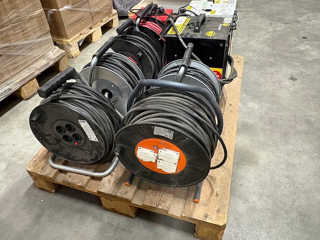 Pallet kabelhaspels en kachels - afbeelding 5 van  5