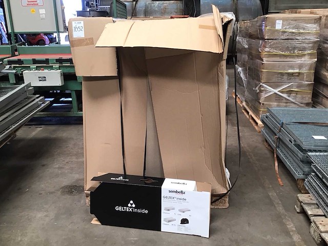Pallet kartonnen verpakkingdozen - afbeelding 1 van  4