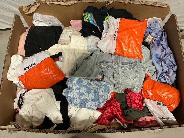 Pallet kleding o.a jack&jones, tommy hilfiger en raging bull - afbeelding 1 van  11
