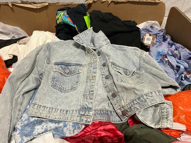 Pallet kleding o.a jack&jones, tommy hilfiger en raging bull - afbeelding 6 van  11