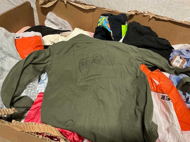 Pallet kleding o.a jack&jones, tommy hilfiger en raging bull - afbeelding 7 van  11