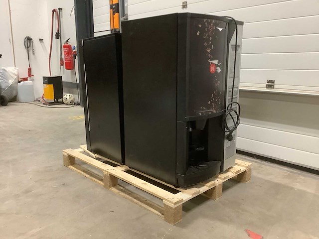 Pallet koffiemachines - 2 items - afbeelding 1 van  8