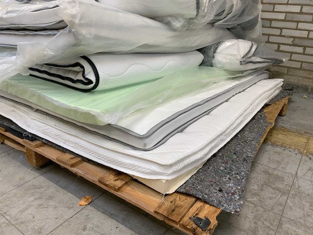 Pallet m-line en mtf (talalay) toppers / matrashoezen retouren - afbeelding 10 van  11