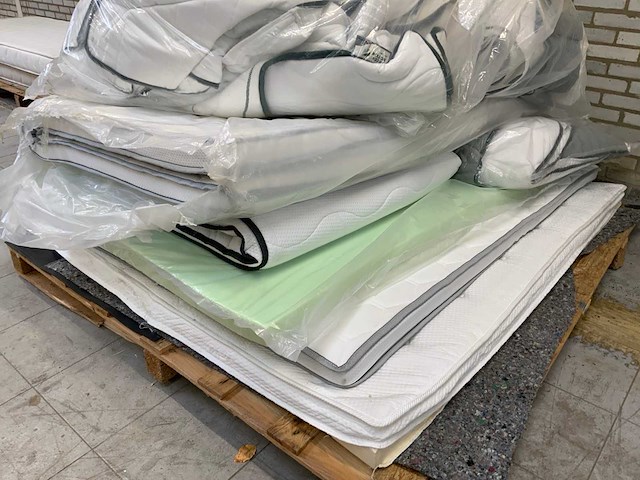 Pallet m-line en mtf (talalay) toppers / matrashoezen retouren - afbeelding 11 van  11