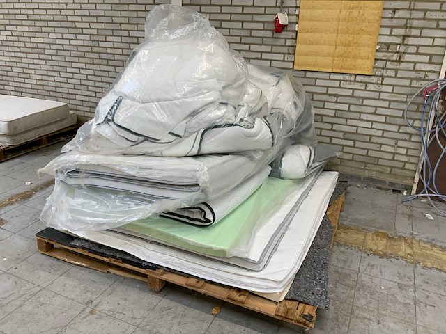 Pallet m-line en mtf (talalay) toppers / matrashoezen retouren - afbeelding 5 van  11