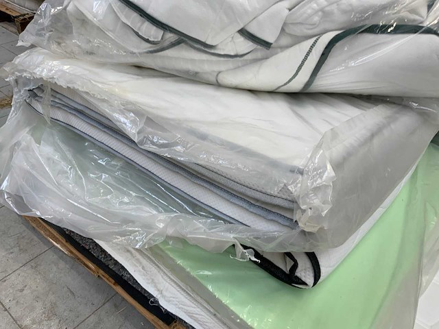 Pallet m-line en mtf (talalay) toppers / matrashoezen retouren - afbeelding 6 van  11
