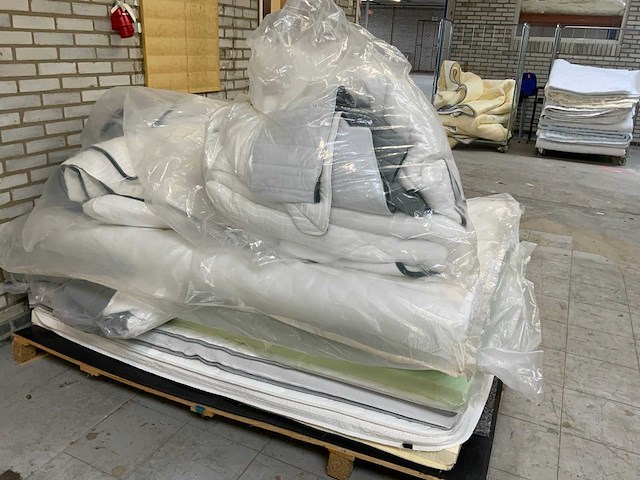 Pallet m-line en mtf (talalay) toppers / matrashoezen retouren - afbeelding 7 van  11