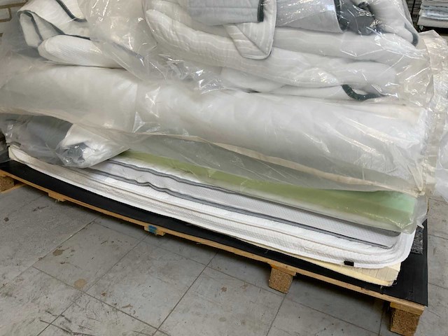 Pallet m-line en mtf (talalay) toppers / matrashoezen retouren - afbeelding 8 van  11