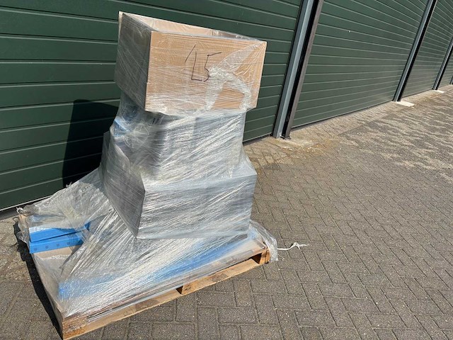 Pallet magazijnopruiming luchtbehandelingsmateriaal - afbeelding 2 van  8
