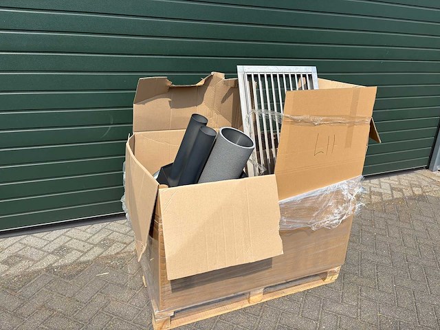 Pallet magazijnopruiming luchtbehandelingsmateriaal - afbeelding 1 van  3