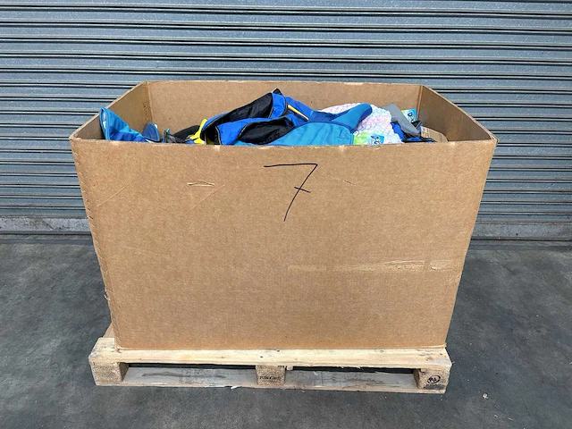 Pallet magazijnopruiming - afbeelding 1 van  4