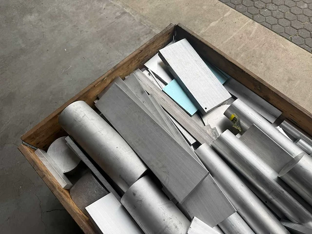 Pallet massief aluminium materiaal - afbeelding 4 van  4