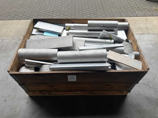 Pallet massief aluminium materiaal - afbeelding 1 van  4
