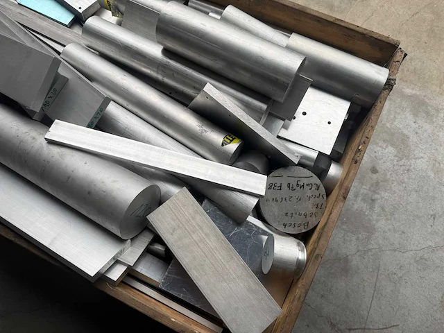 Pallet massief aluminium materiaal - afbeelding 3 van  4