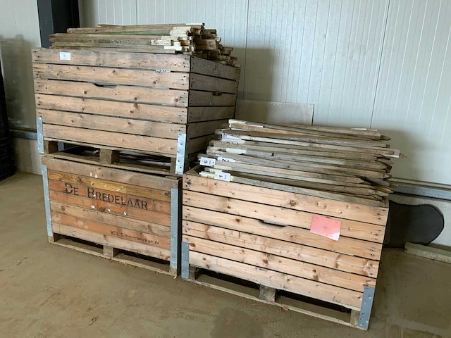 Pallet met 100cm piketten (3x) - afbeelding 1 van  8