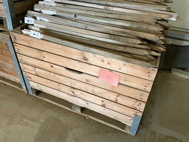 Pallet met 100cm piketten (3x) - afbeelding 3 van  8
