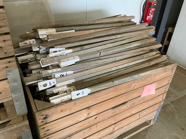 Pallet met 100cm piketten (3x) - afbeelding 8 van  8