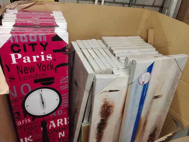 Pallet met 32 olieverf- en canvas schilderijen - afbeelding 1 van  6