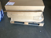 Pallet met 5 wc's frames met zwarte duwplaat allibert - afbeelding 1 van  4