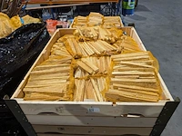 Pallet met aanmaakhout - afbeelding 3 van  3
