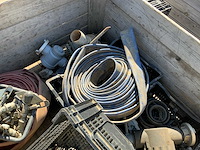 Pallet met aanvoerslangen en koppelingen (2x) - afbeelding 2 van  12