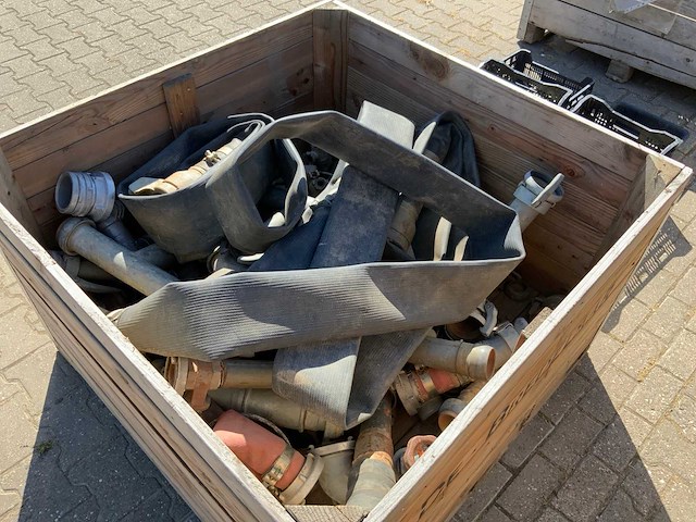 Pallet met aanvoerslangen en koppelingen (2x) - afbeelding 6 van  12