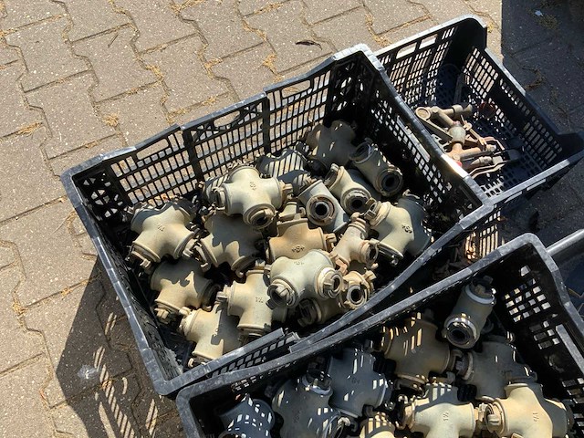 Pallet met aanvoerslangen en koppelingen (2x) - afbeelding 8 van  12