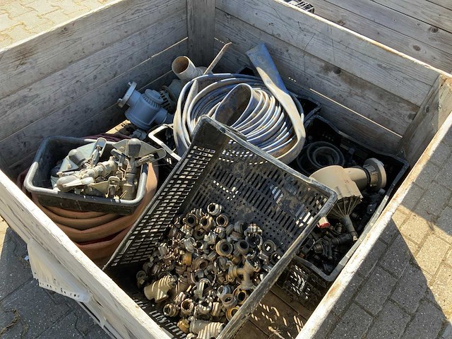 Pallet met aanvoerslangen en koppelingen (2x) - afbeelding 11 van  12