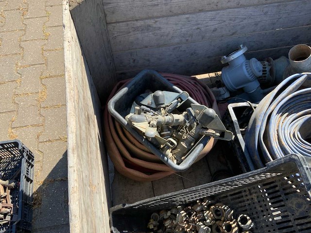 Pallet met aanvoerslangen en koppelingen (2x) - afbeelding 12 van  12