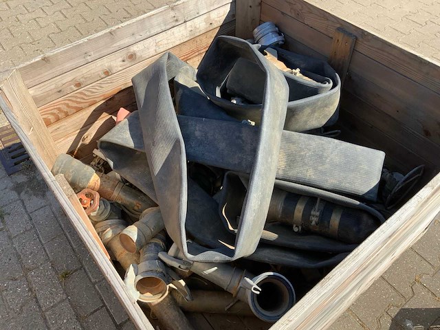 Pallet met aanvoerslangen en koppelingen (2x) - afbeelding 9 van  11