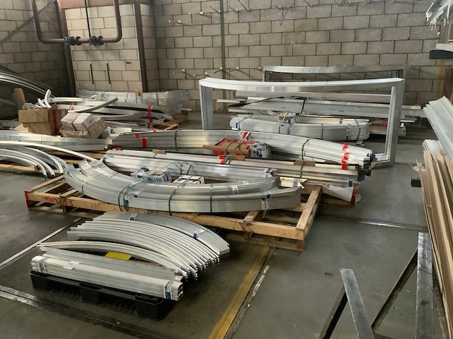 Pallet met alluminium halffabrikaten (8x) - afbeelding 1 van  6