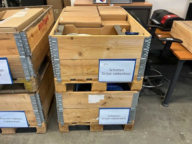 Pallet met bakken en vakverdelingen (4x) - afbeelding 5 van  9