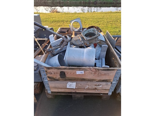 Pallet met bemester onderdelen - afbeelding 1 van  11