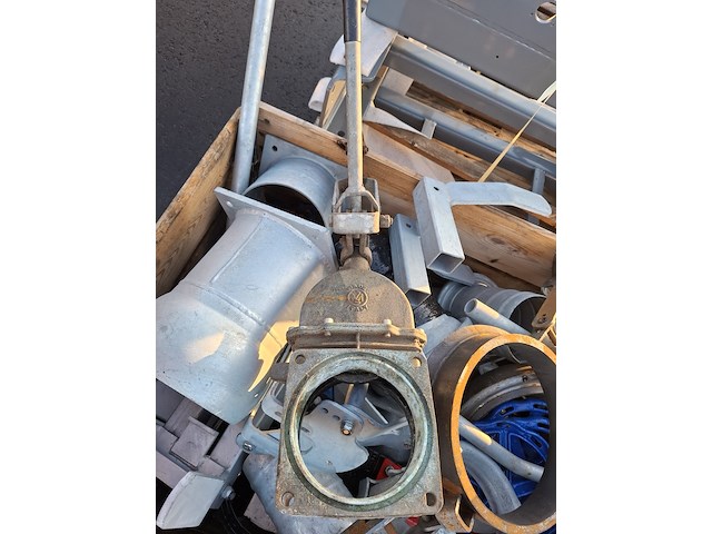 Pallet met bemester onderdelen - afbeelding 5 van  11