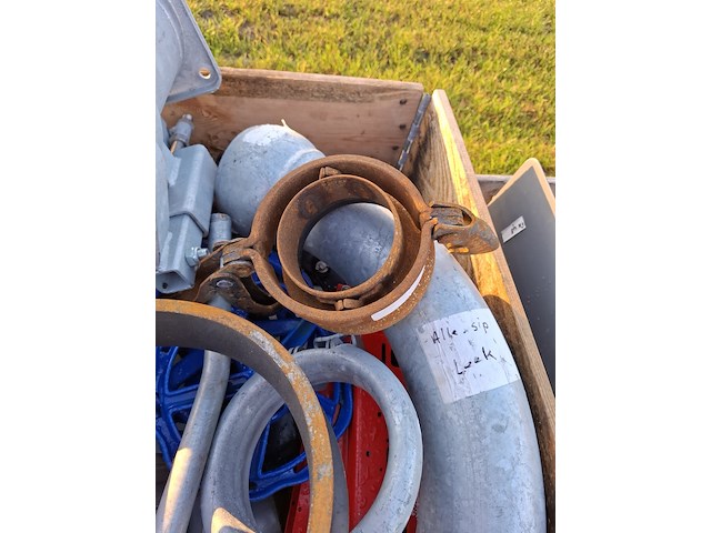 Pallet met bemester onderdelen - afbeelding 9 van  11