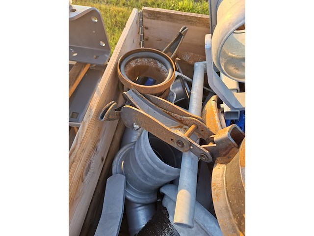 Pallet met bemester onderdelen - afbeelding 10 van  11