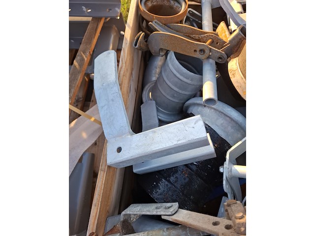 Pallet met bemester onderdelen - afbeelding 11 van  11