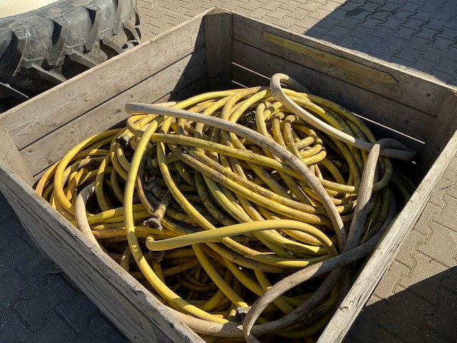 Pallet met beregening slangen - afbeelding 1 van  8