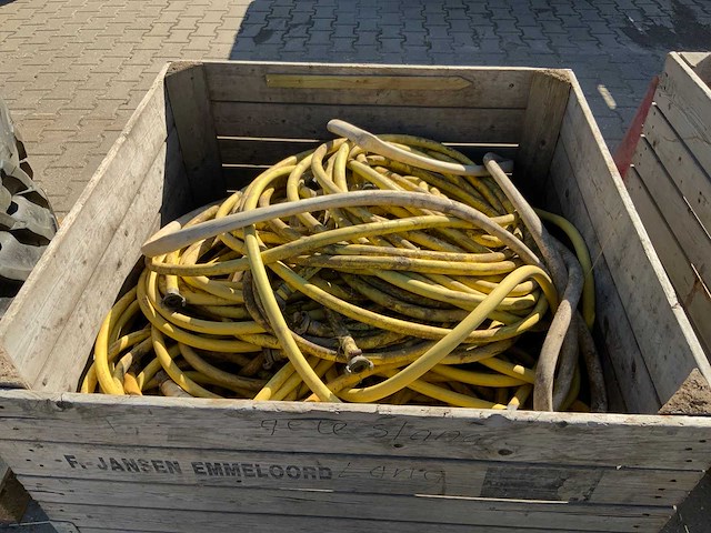 Pallet met beregening slangen - afbeelding 2 van  8