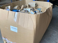Pallet met bevestigingsmateriaal - afbeelding 1 van  6