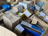 Pallet met bevestigingsmateriaal - afbeelding 2 van  6