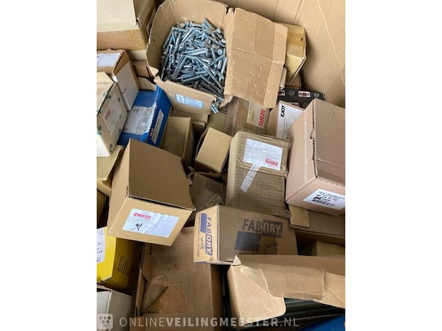 Pallet met bevestigingsmateriaal - afbeelding 4 van  6