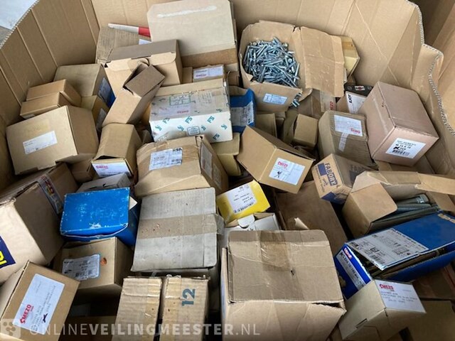 Pallet met bevestigingsmateriaal - afbeelding 6 van  6